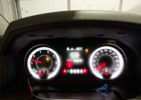 2018 Ram 1500 Express 4X4 5'7 Box z USA, uszkodzony, nr VIN 1C6RR7KG2JS339081